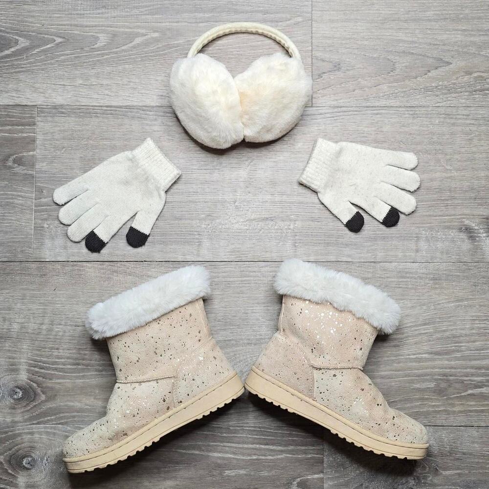 Girls Winter accesories Set Boots Earmuffs Gloves Cream White Cozy Cold Weather